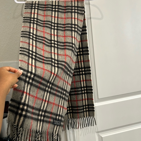 100% Authentic Burberry London Cashmere - Picture 4 of 4